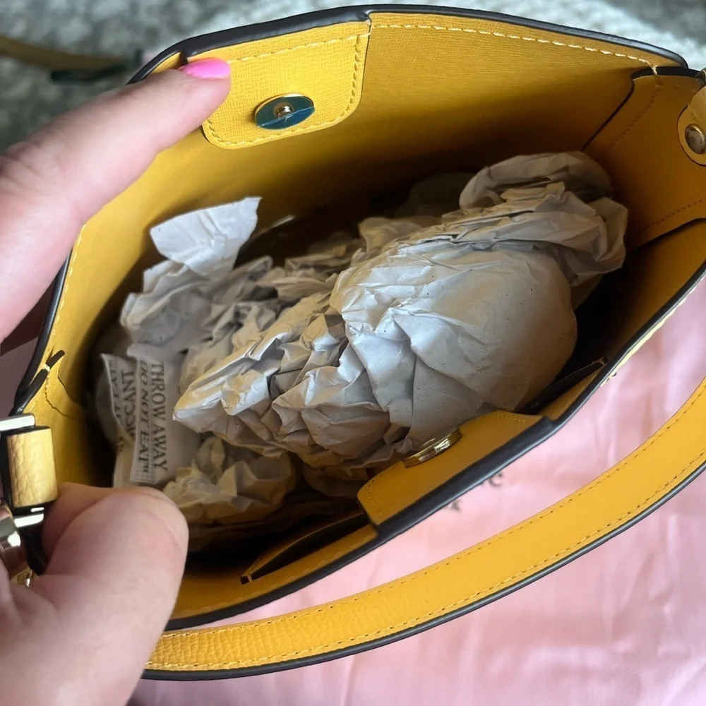 NWT Kate Spade Darcy Small Bucket Bag Grain Leather Daybreak Crossbody, Yellow